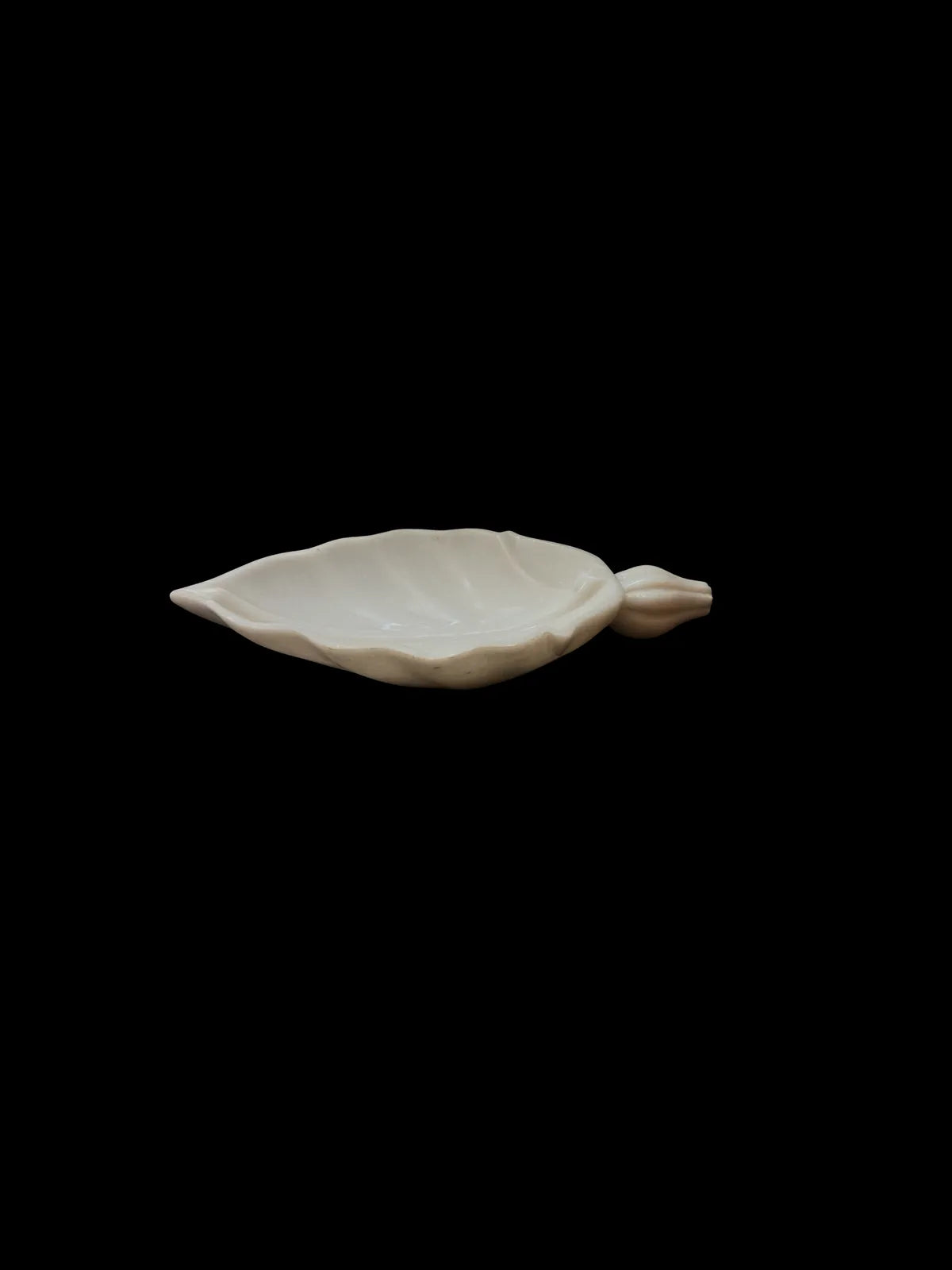 Makrana White Marble Leaf-Shaped Platter | Handcrafted Decorative Marble Tray For Fruits, Potpourri, Candles And Table Decor