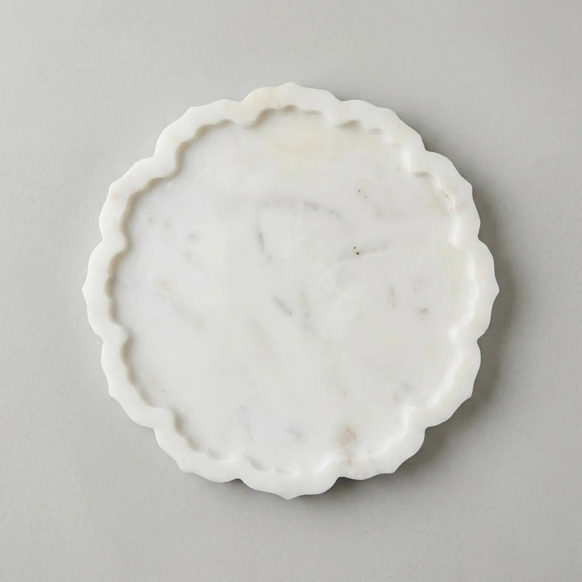 Handcrafted Banswara White Marble Round Scalloped Tray - Elegant Multipurpose Organizer For Vanity, Coffee Table And Luxury Home Styling